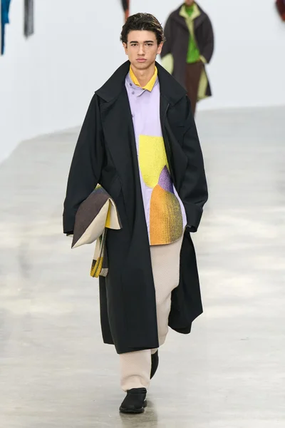 Look 28